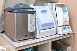 小型高圧蒸気滅菌器・自動注油器